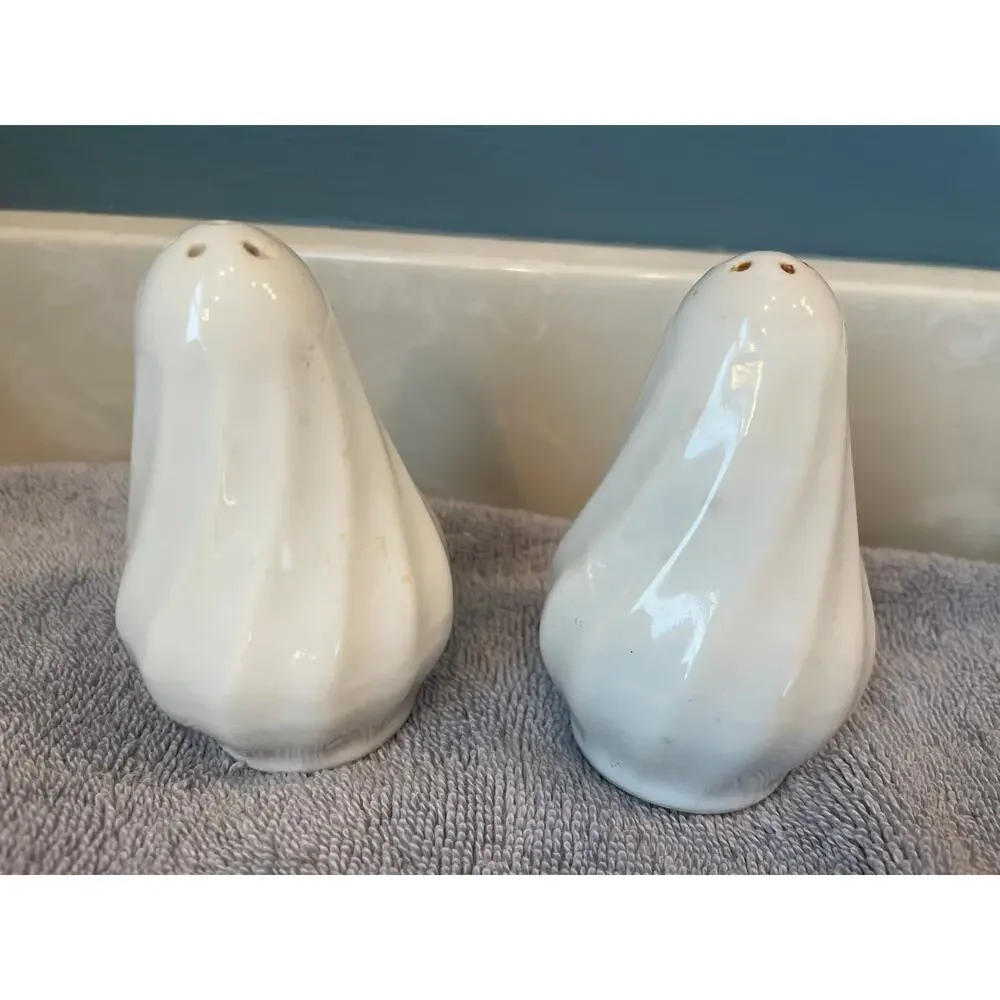 2 Sets Vintage Salt & Pepper Shakers